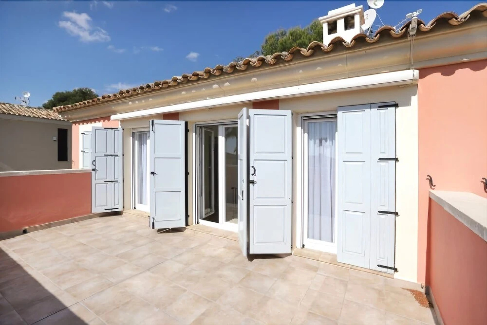 Luxury Villa Located In The Exclusive Area Of Finestra