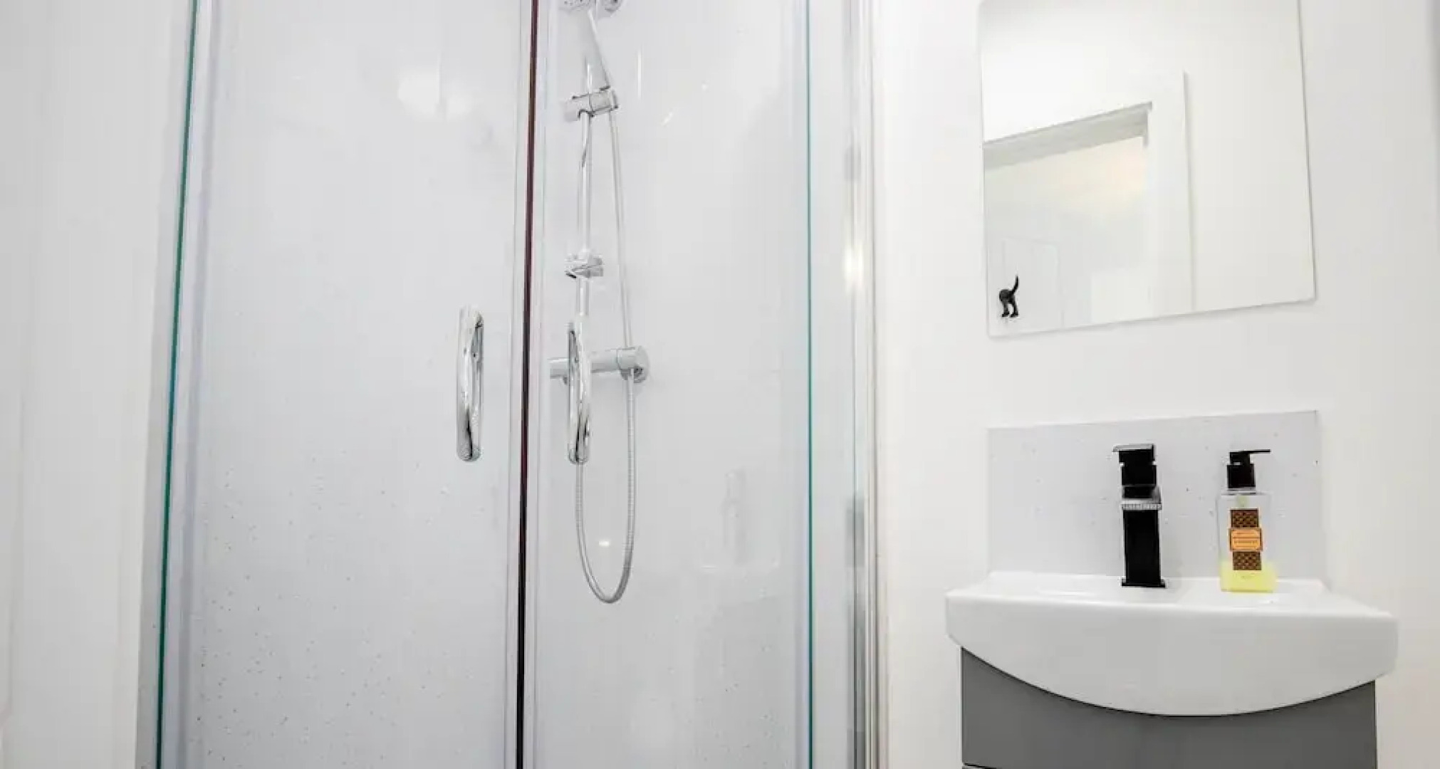 Host Stay Croydon Road Abode