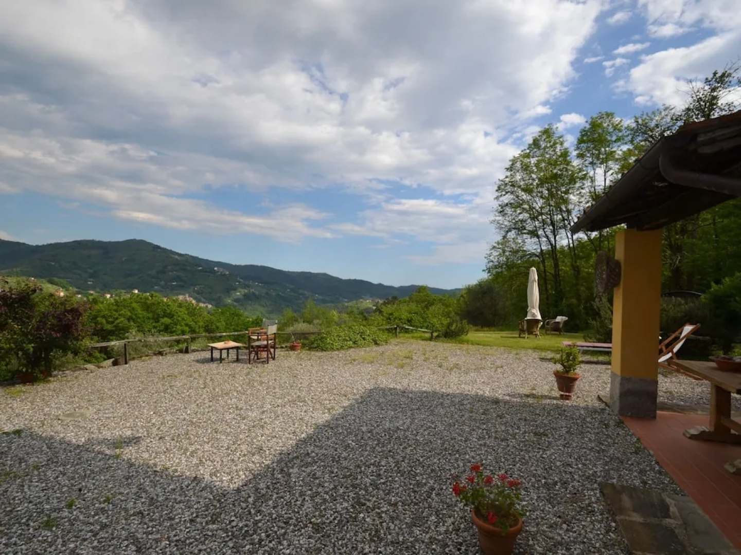 Beautiful Cottage in Pescia with Hot Tub