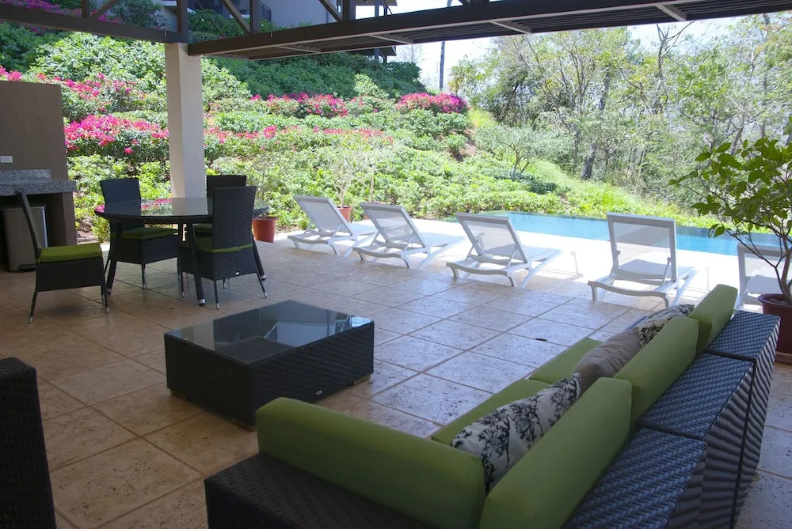 Luxury Condo with Sea View