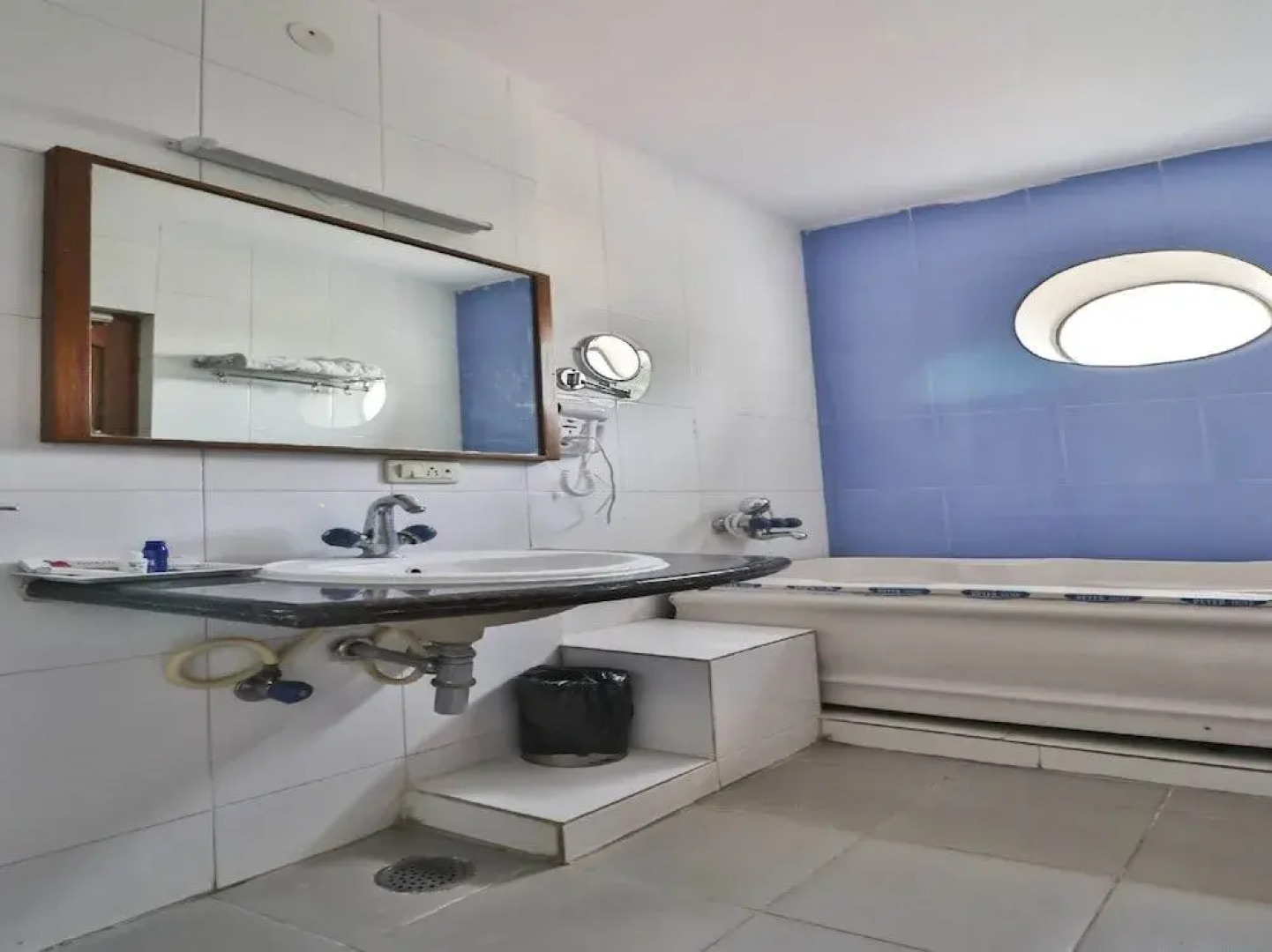 Holiday Palms by OYO Rooms