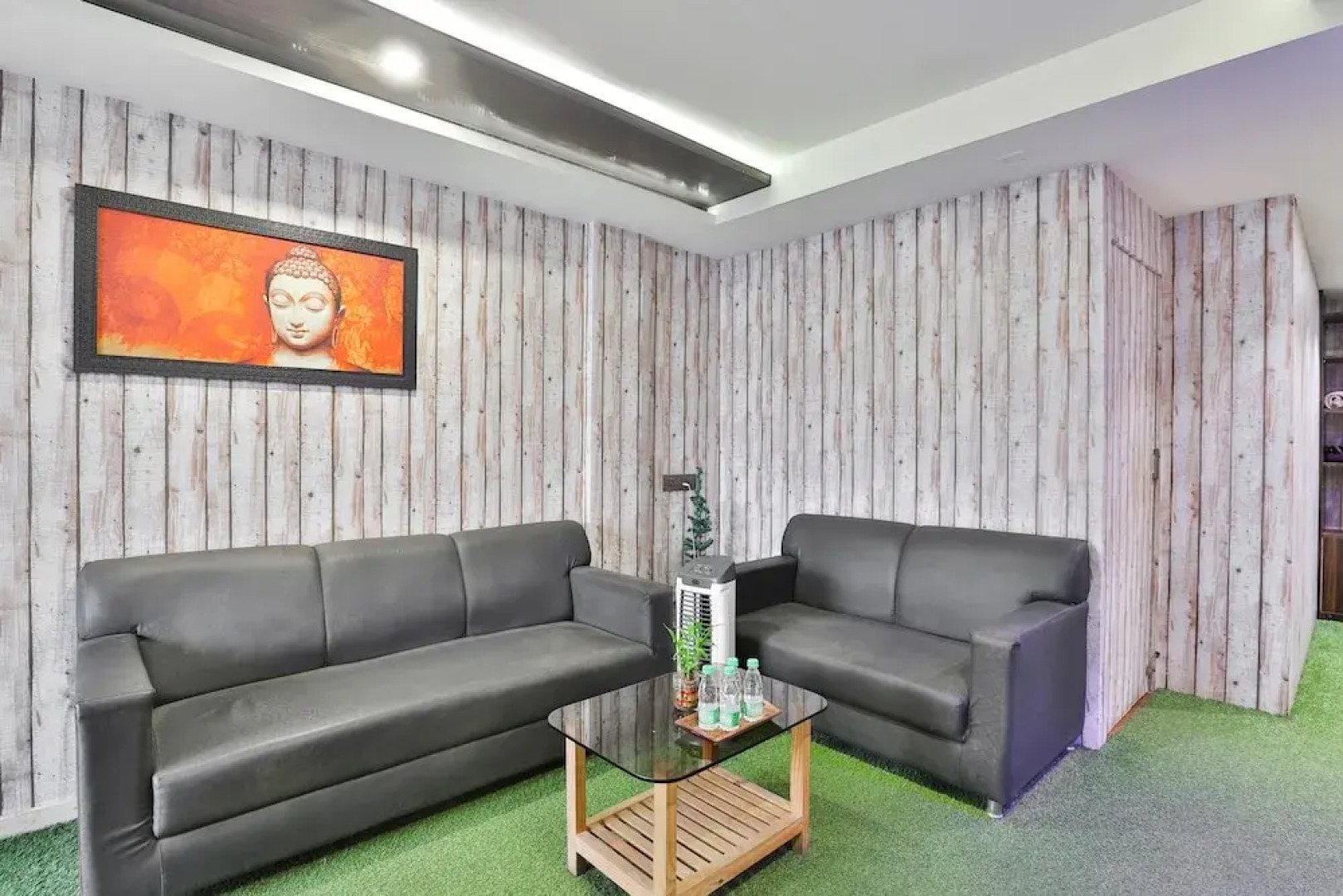 OYO 19637 Hotel Mansi Sherotene