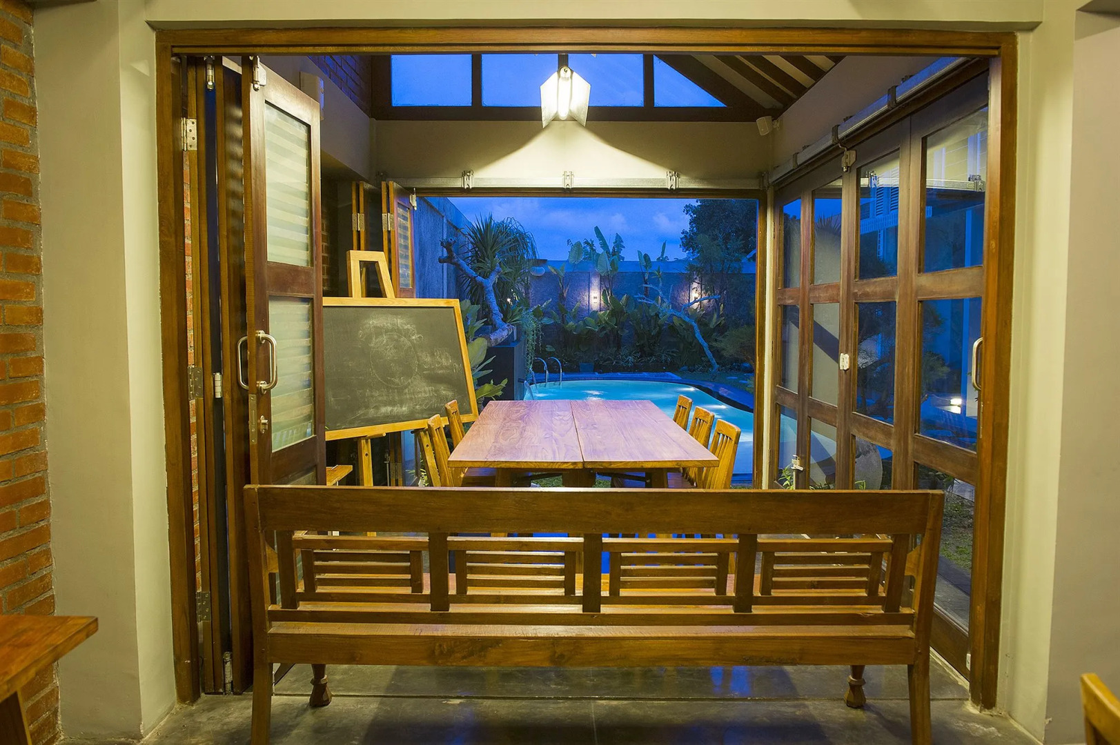 Lokal Hotel & Restaurant