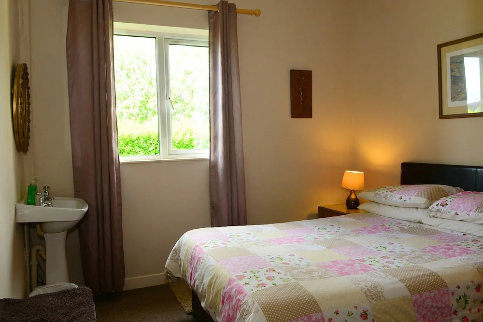 4-bed Cottage in Co. Galway 5 Minutes From Beach