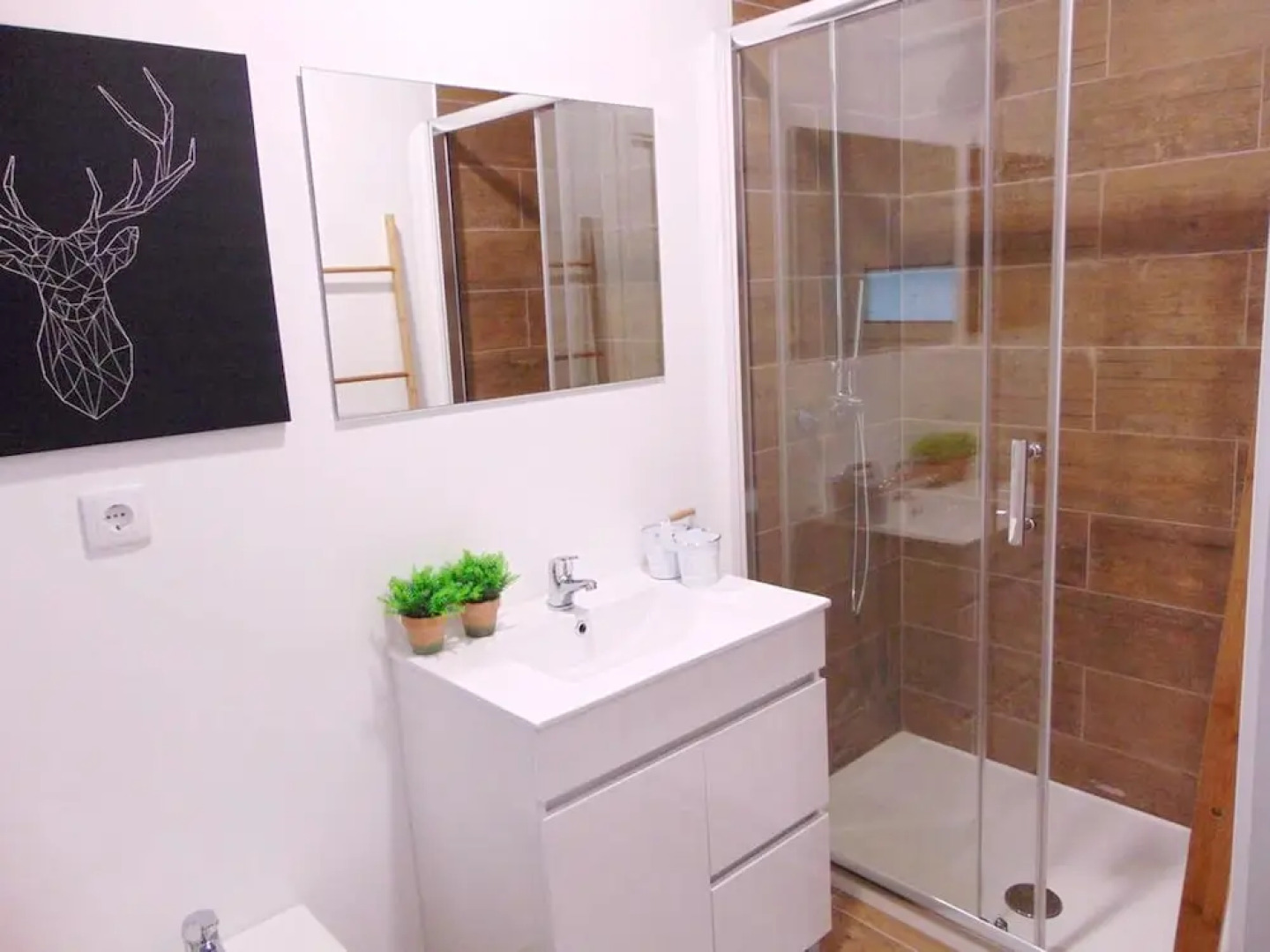 House With 3 Bedrooms in Salzedas, With Wonderful Mountain View and Furnished Garden Near the Beach