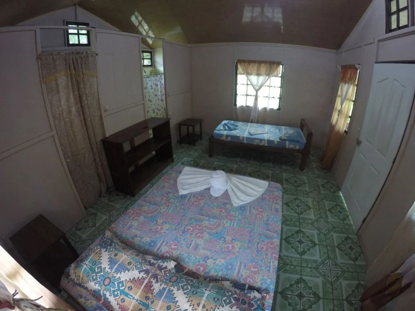 Jonny's cabins drake day