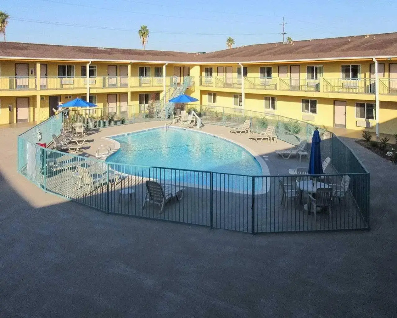 Quality Inn & Suites near Downtown Bakersfield