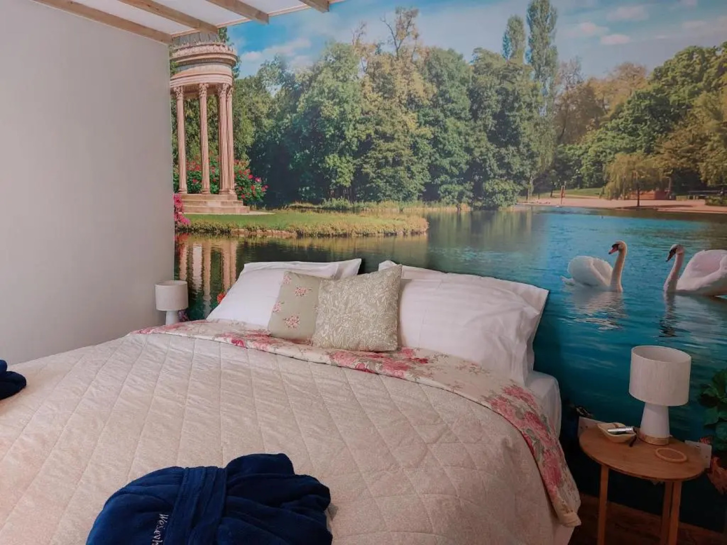 Wesley House Holidays - Choice of 2 Quirky Cottages in 4 private acres