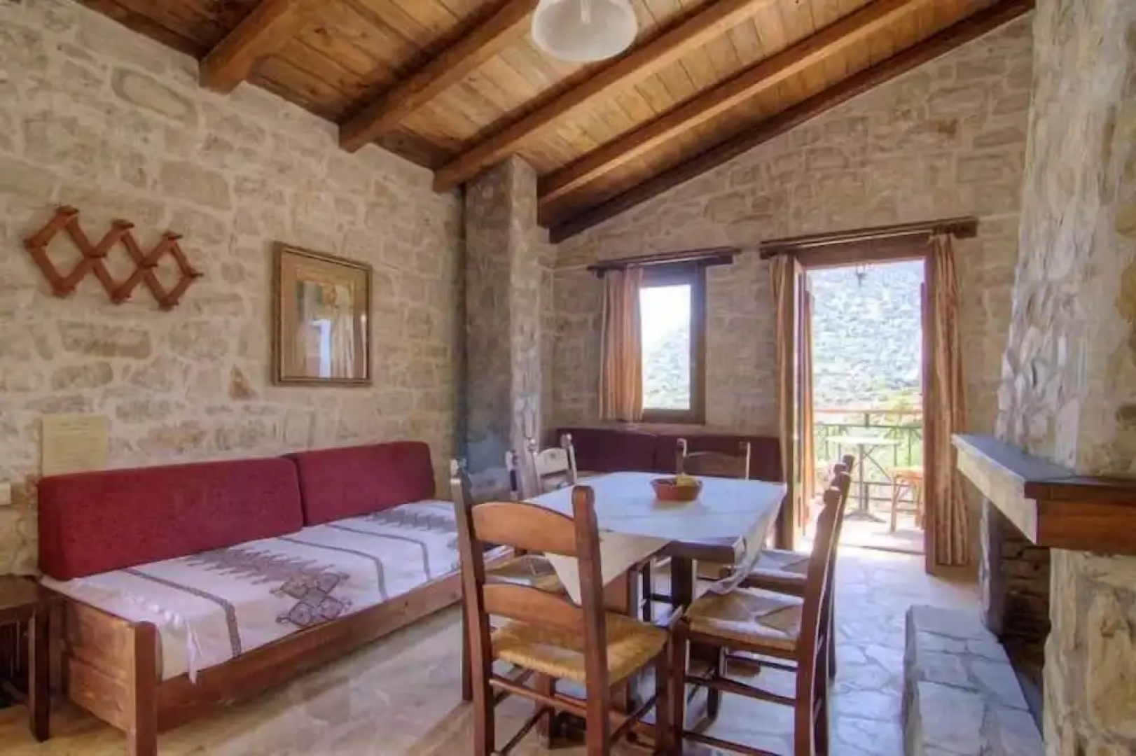 Stone Village Petrino Horio