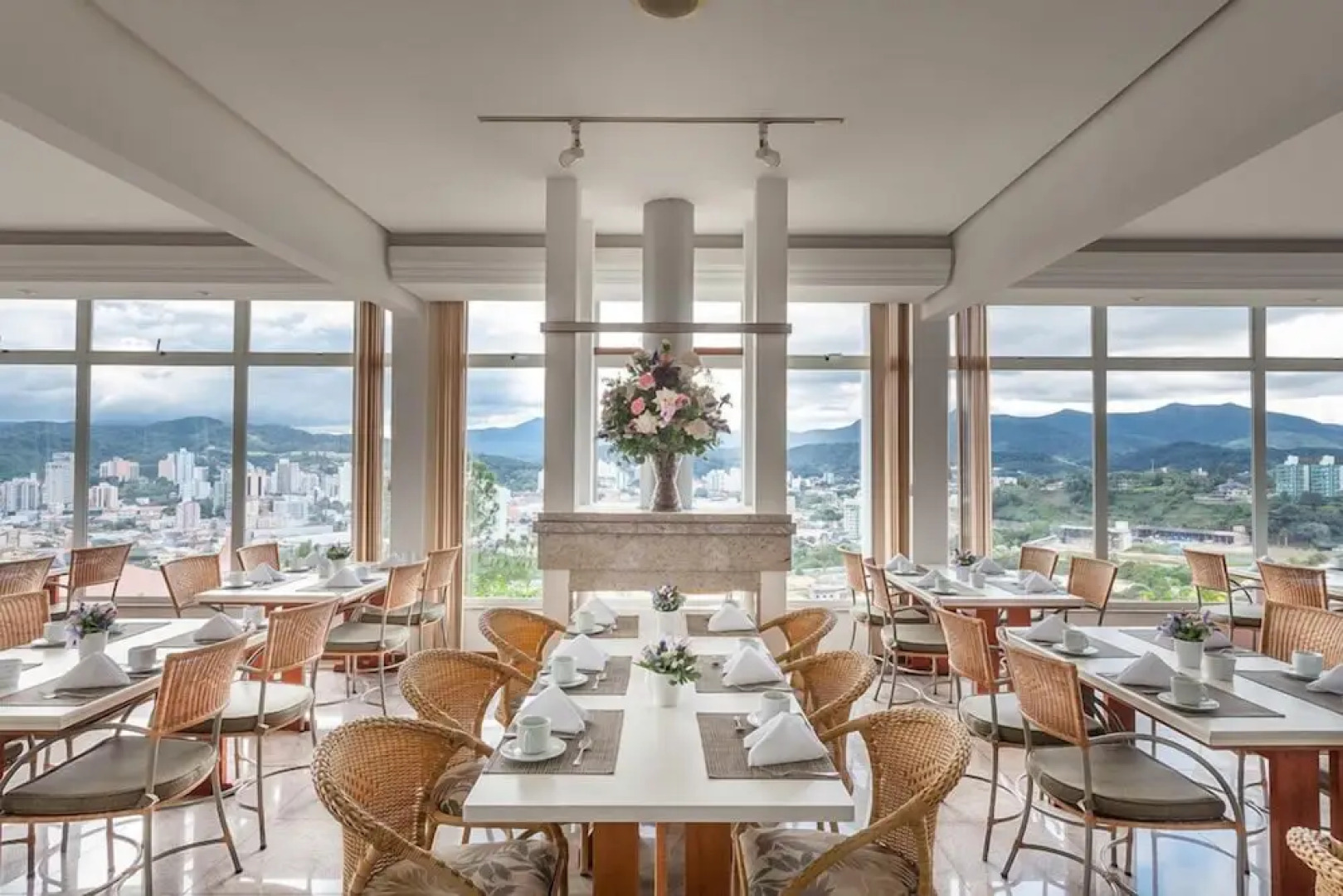 Monthez Hotel & Eventos