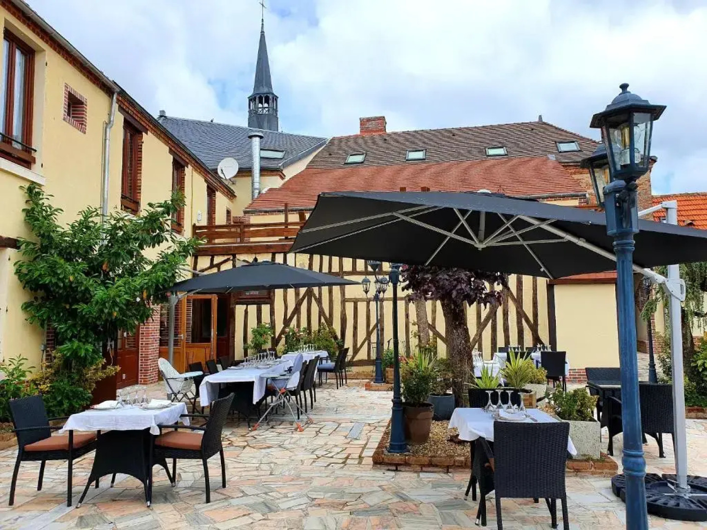 Hotel  Restaurant La Croix Blanche De Sologne