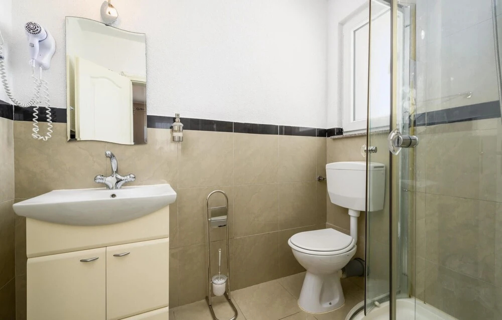 Awesome Home in Valtursko Polje With Wifi and 12 Bedrooms