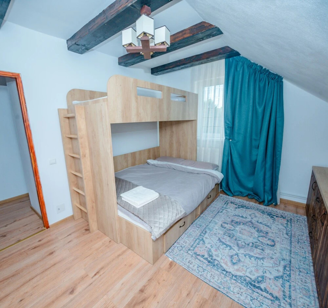 House - Sleeps up to 11, hot tub & Free Parking