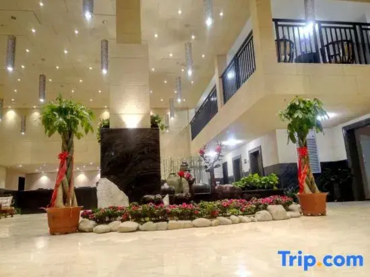 Yunpeng Sunshine Holiday Hotel