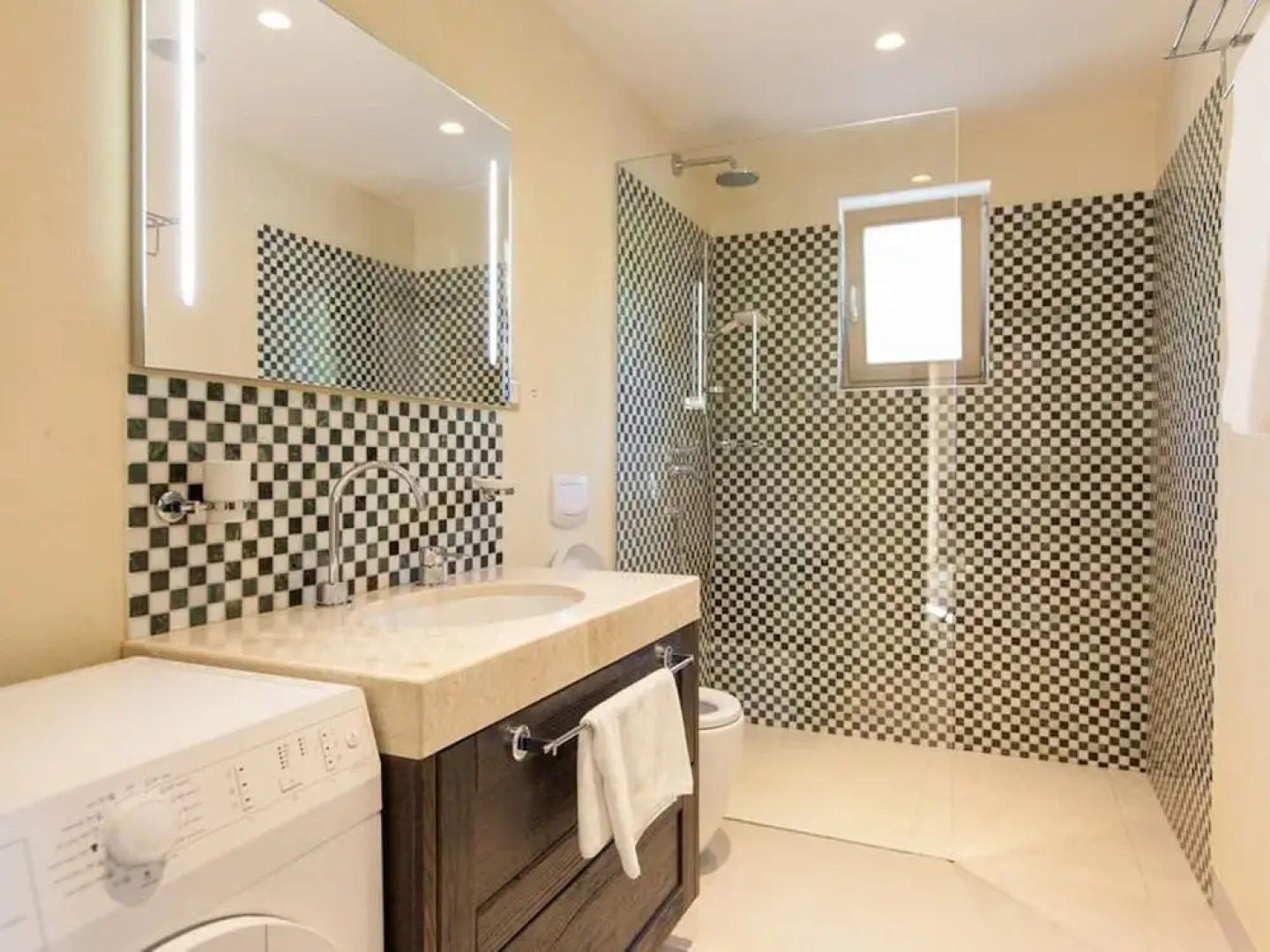 Alluring Villa in Kras With a Swimming Pool