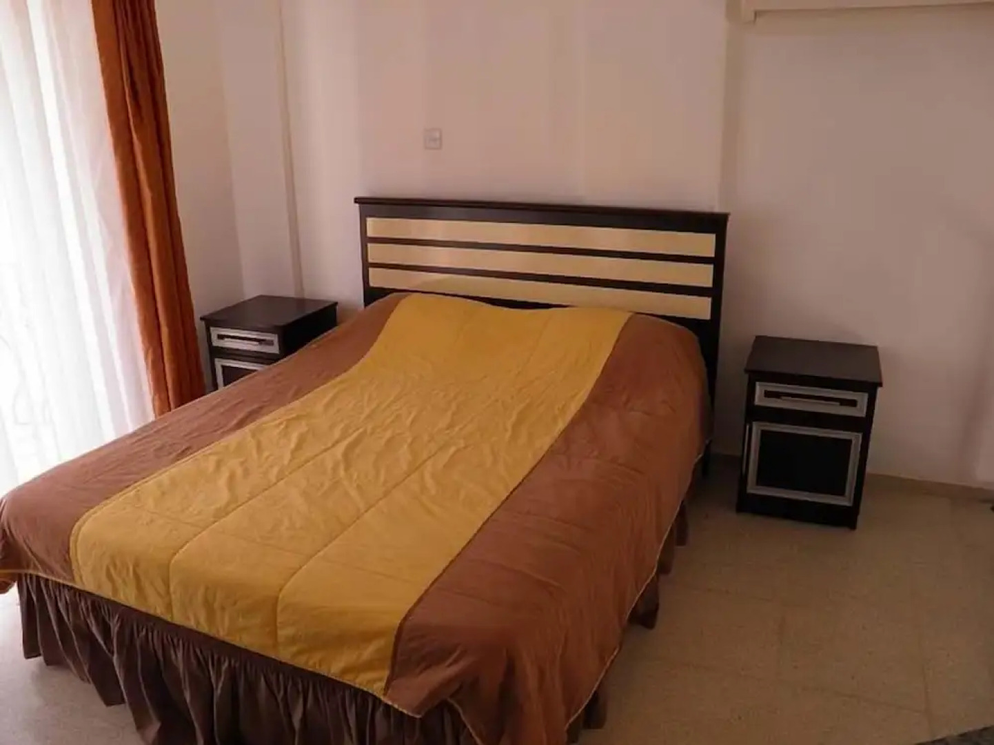 Yeldener Crystal Rocks