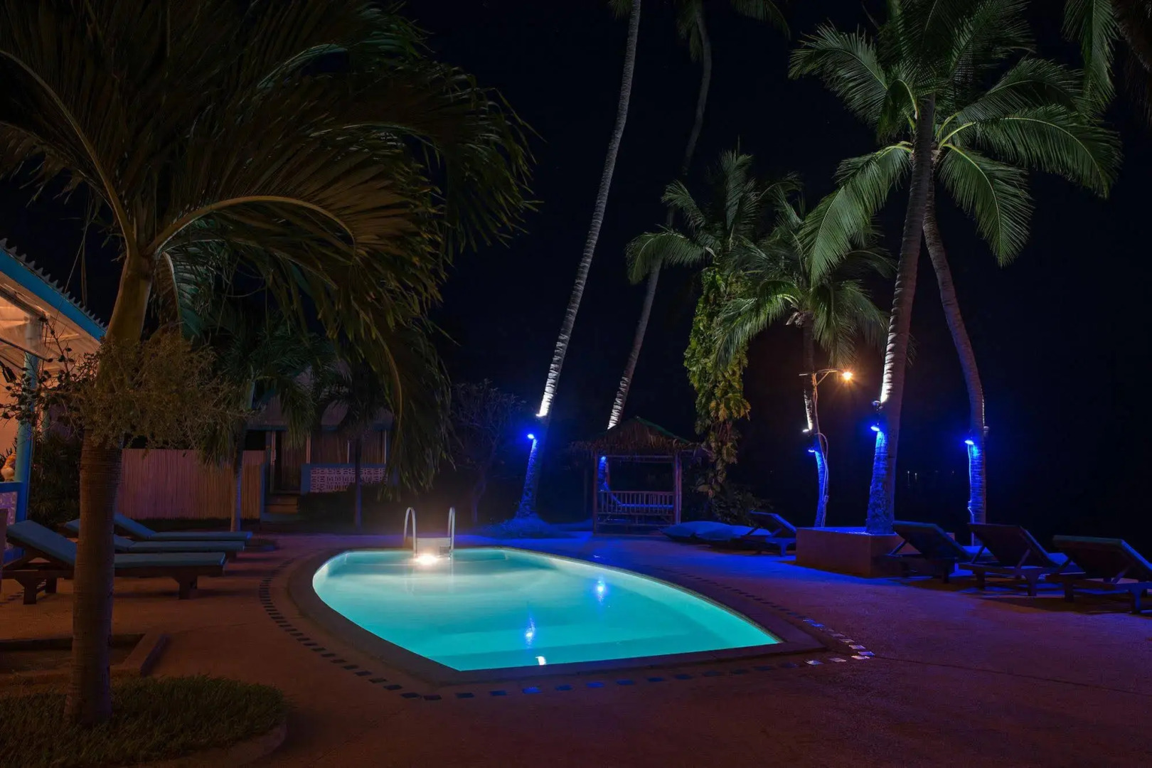 Blu' Beach Bungalows