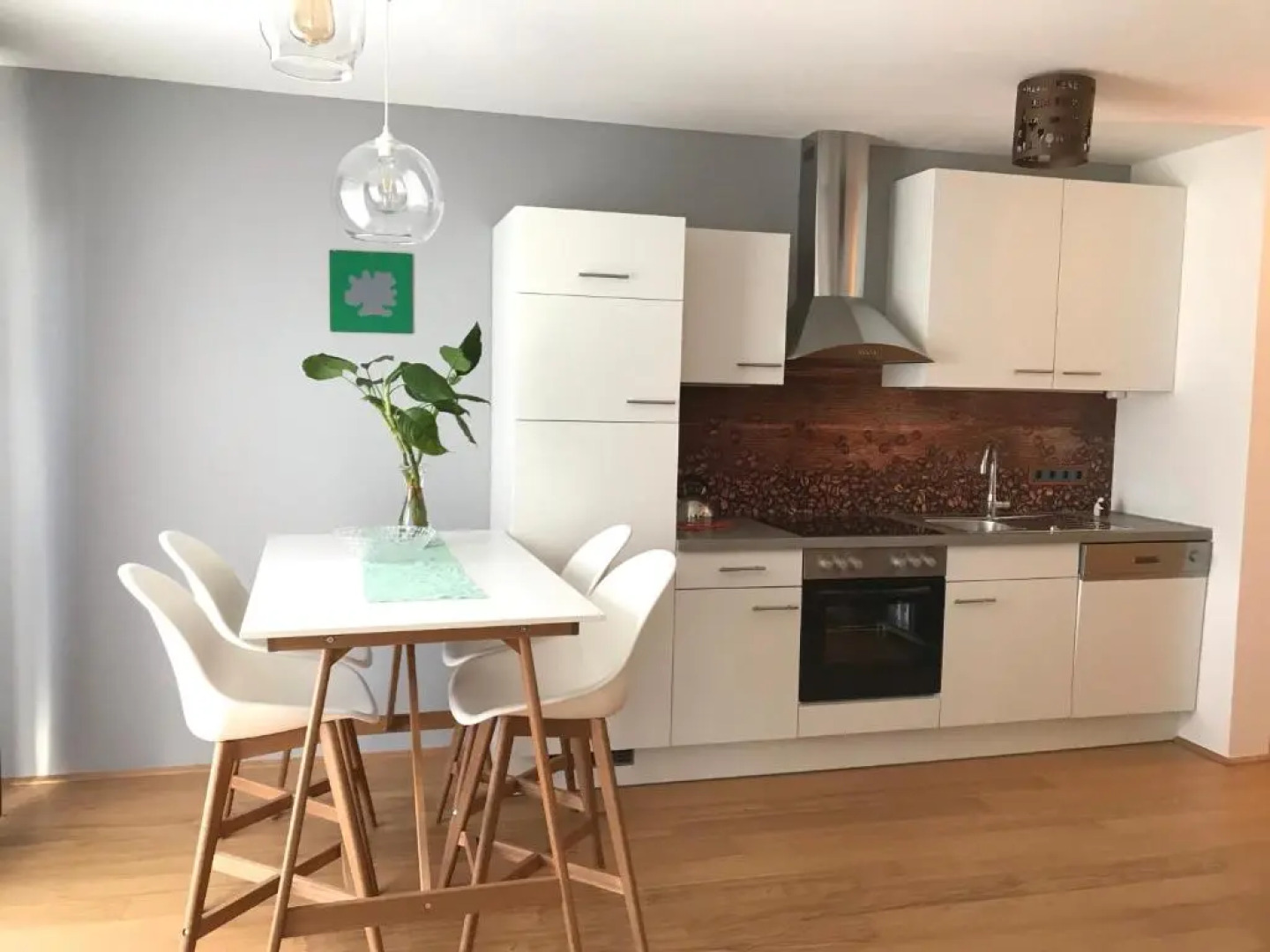 Yellow Flower Apartment with Pool - 5 min to Lake