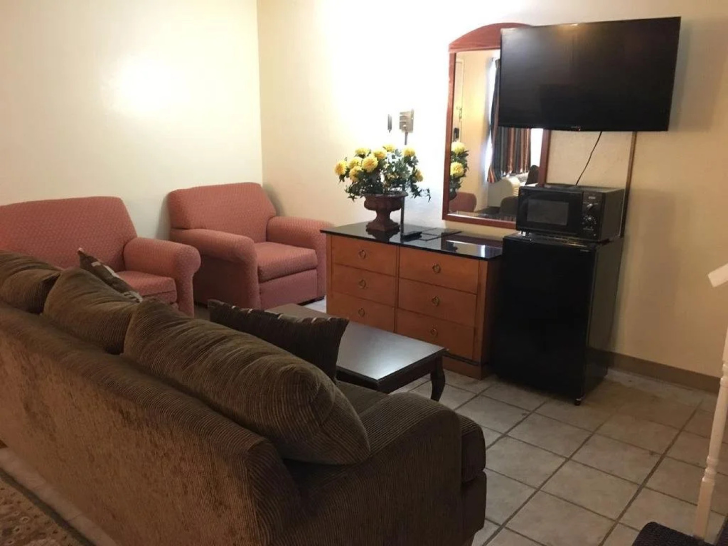 Excellent Inn & Suites