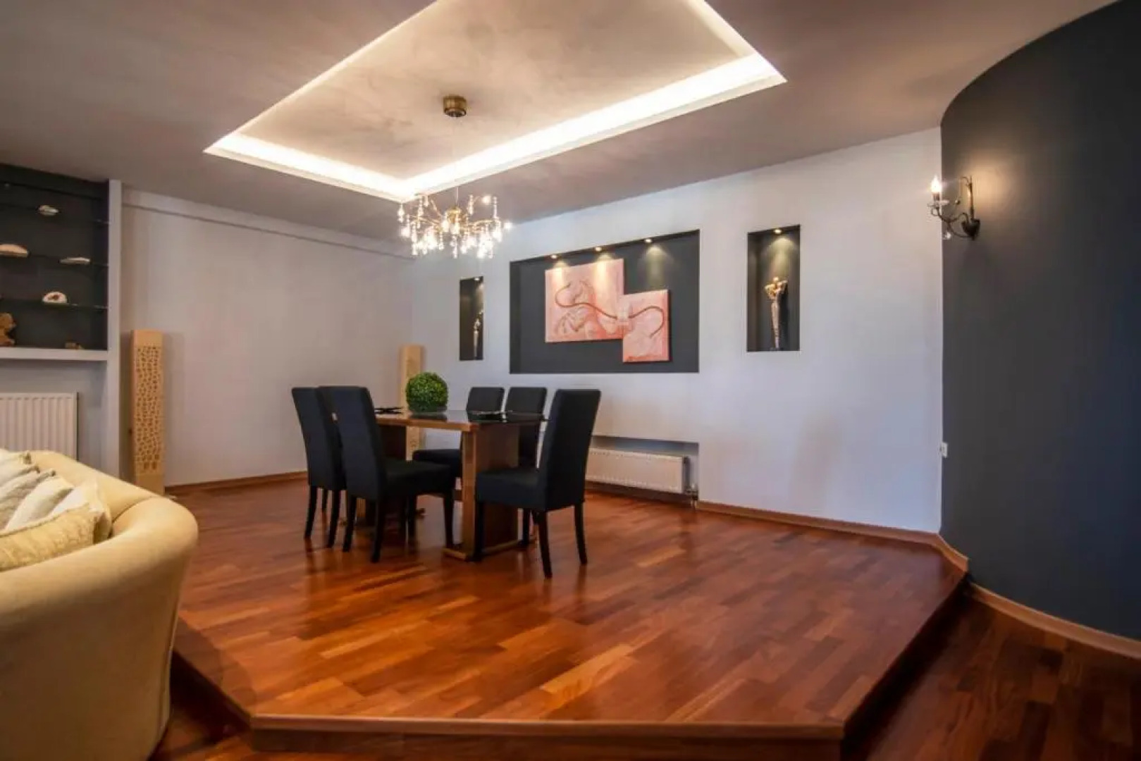 Akrata's Elegant Luxury Suite