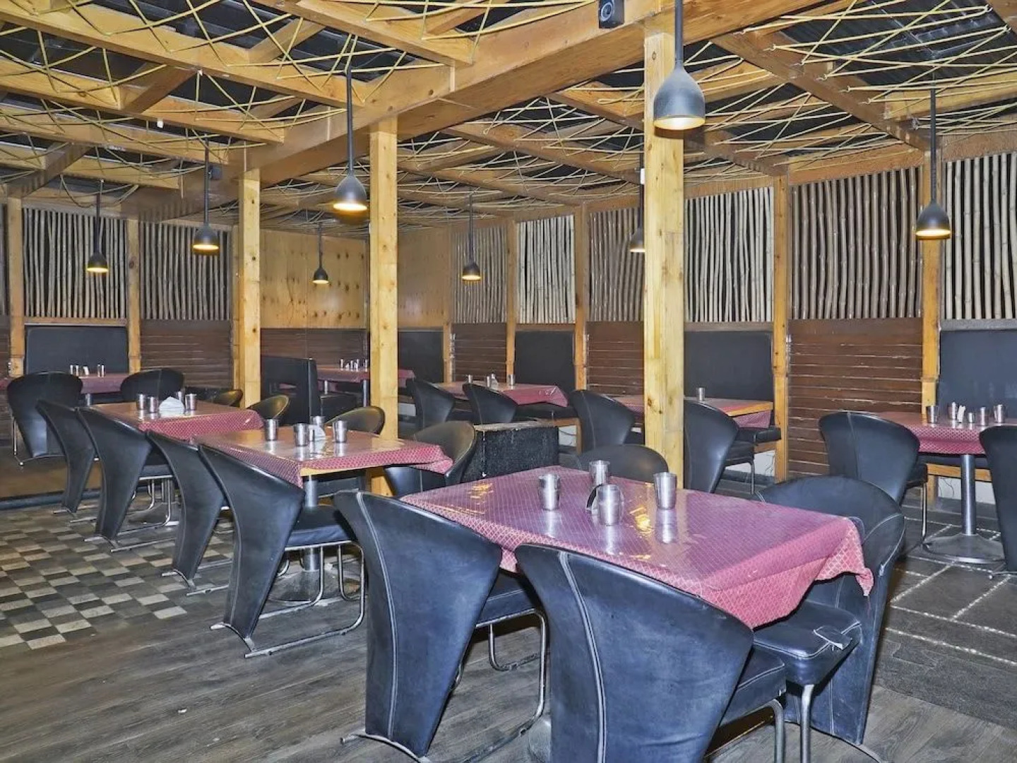 OYO 23524 Shades Of Royal