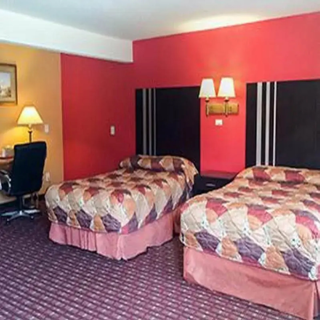 Travelodge by Wyndham Bay Shore Long Island