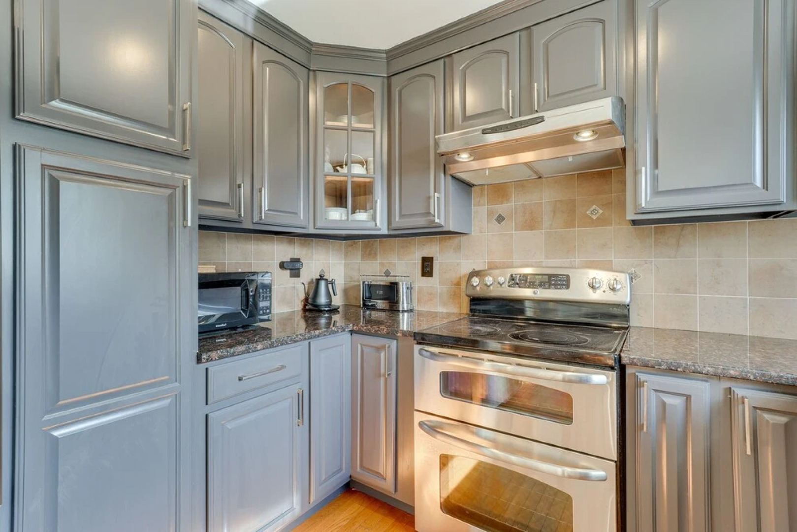 Charming West Haven Home - Walk to Beach!