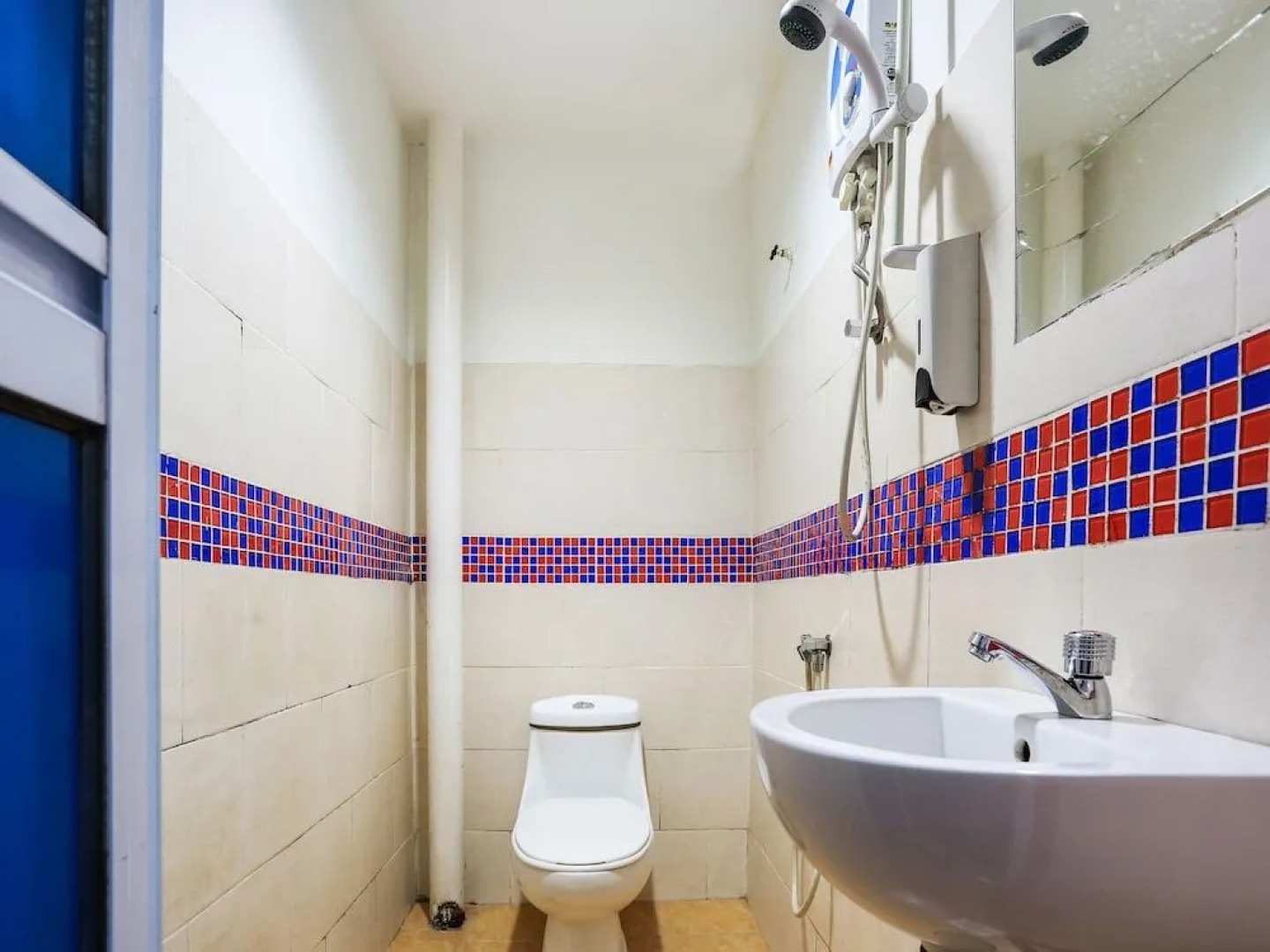 Spot On 89901 Hotel Ship Arm