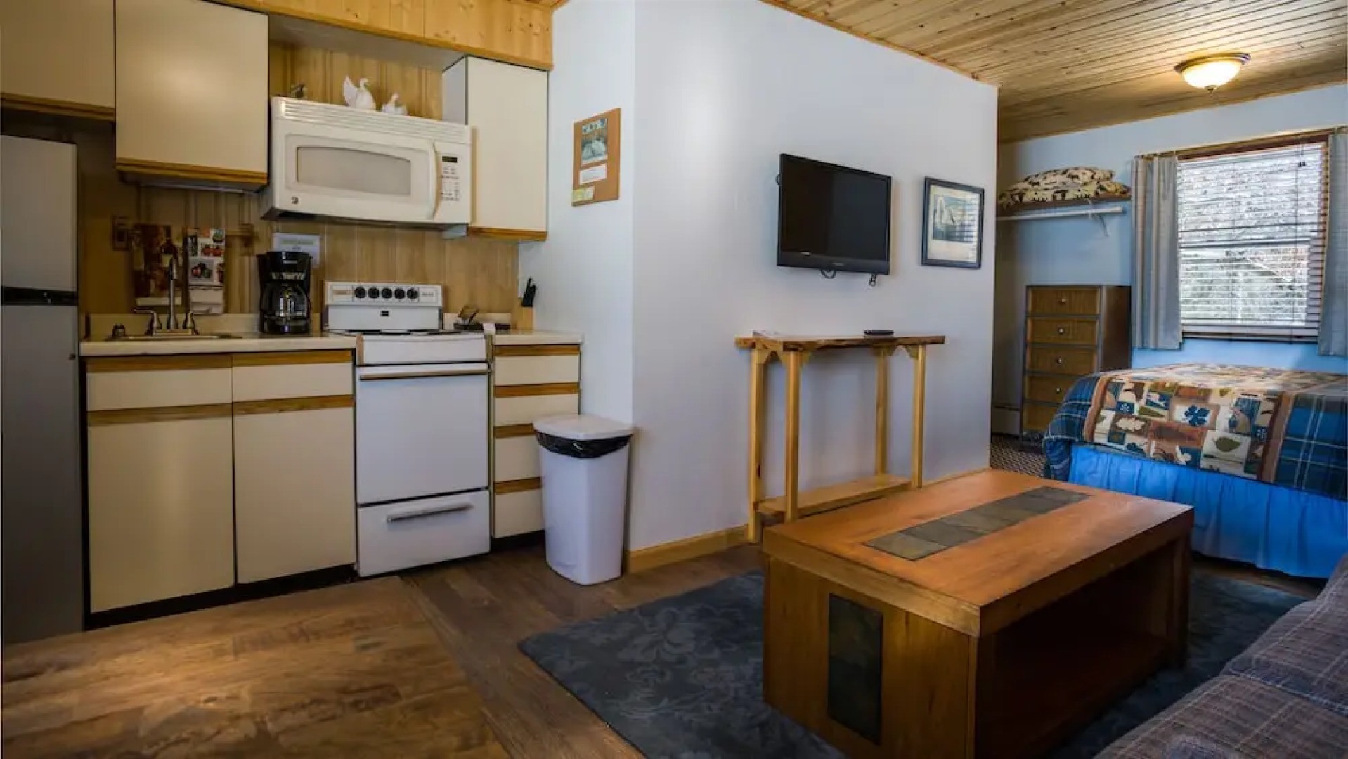 Curriers Lakeview Lodge