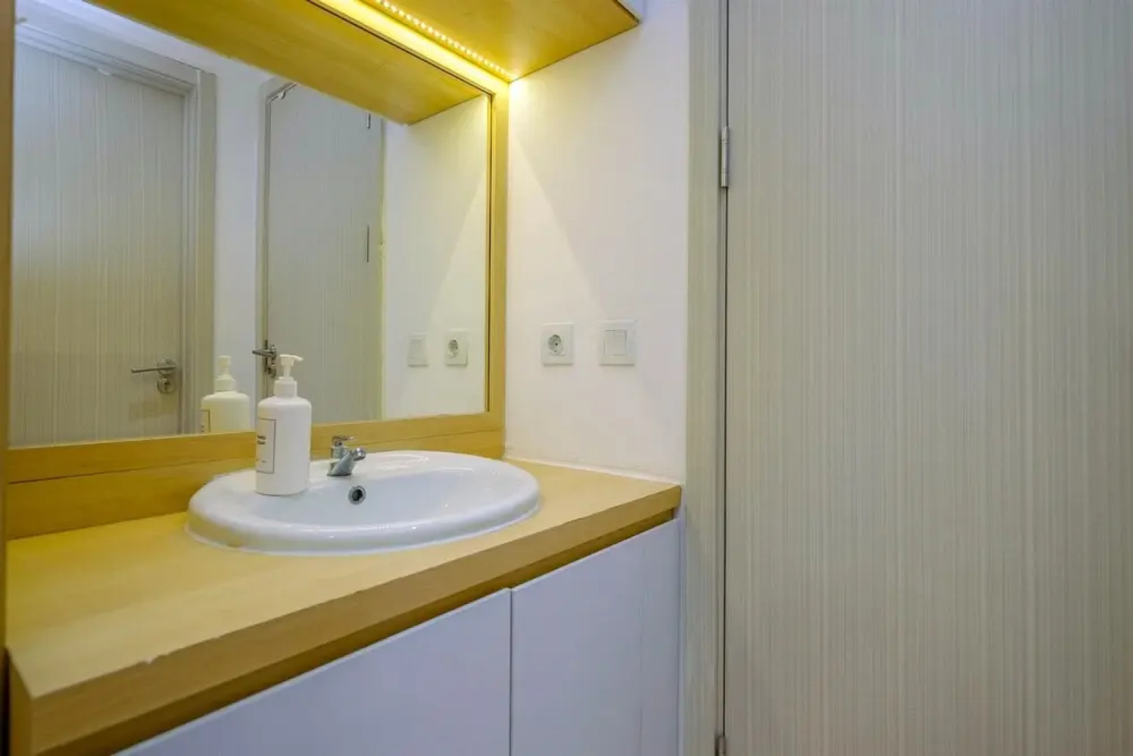 Comfy And Homey 2Br At Meikarta Apartment