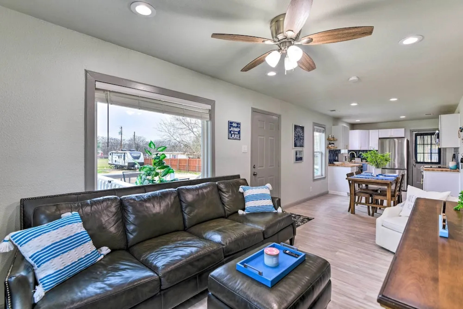 Lake Granbury Getaway ~ 1 Block to Waterfront