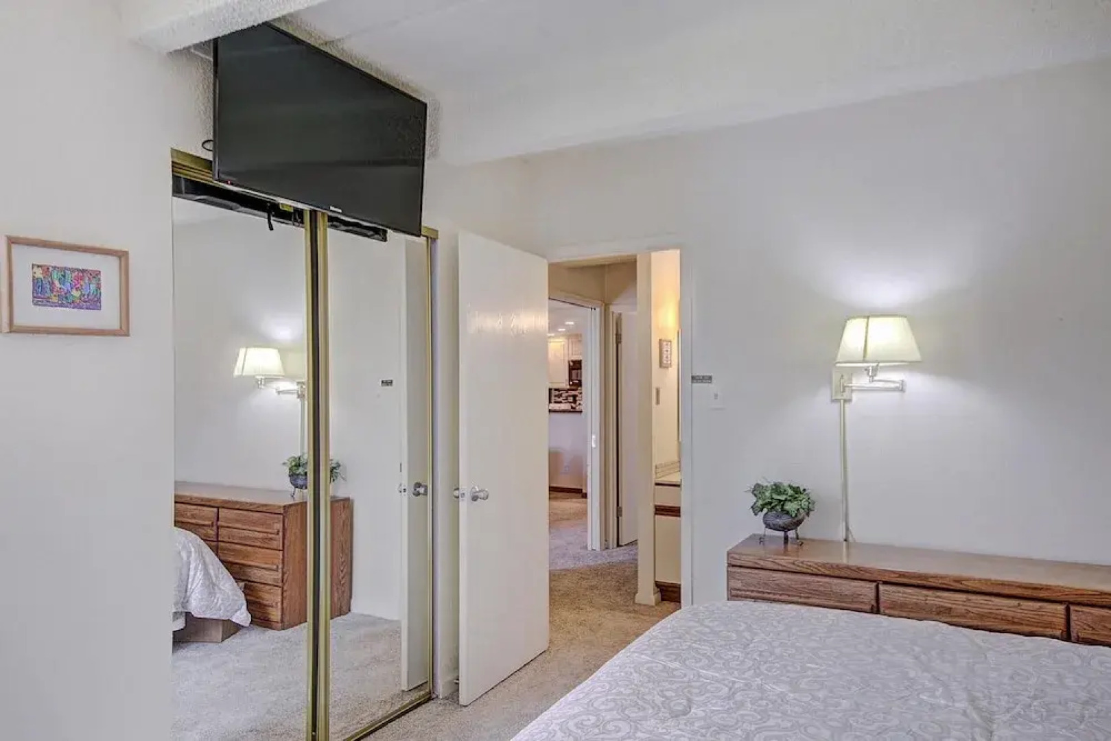 Wheeler House Spacious East Village Condo, Easy Walk to Super Bee - WH104 by Redawning