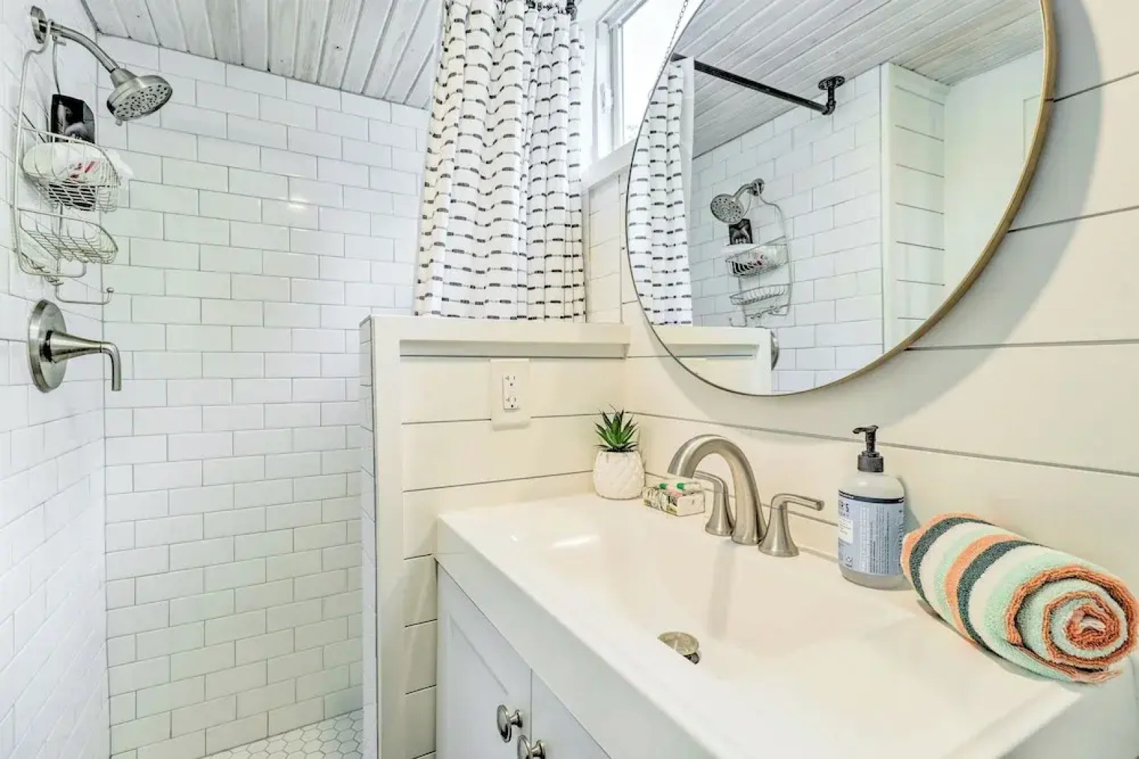 Updated Texas Tiny Home Rental on Lake Travis