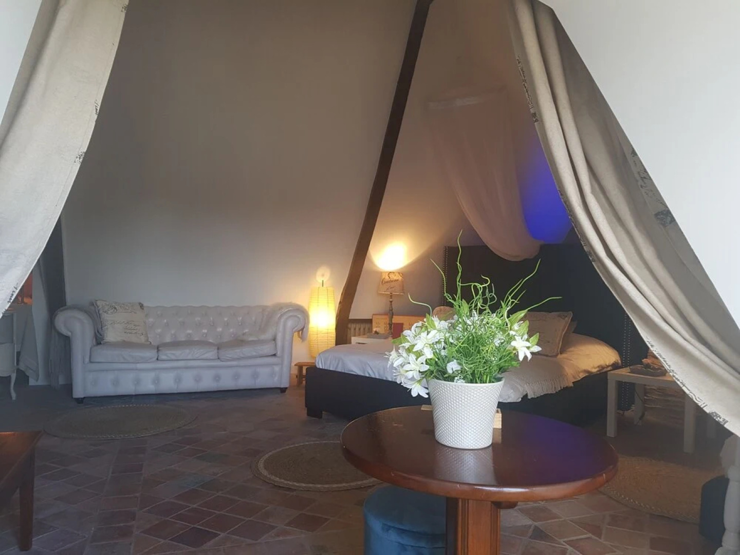 Le CDV - Bar Lounge & Chambres Insolites