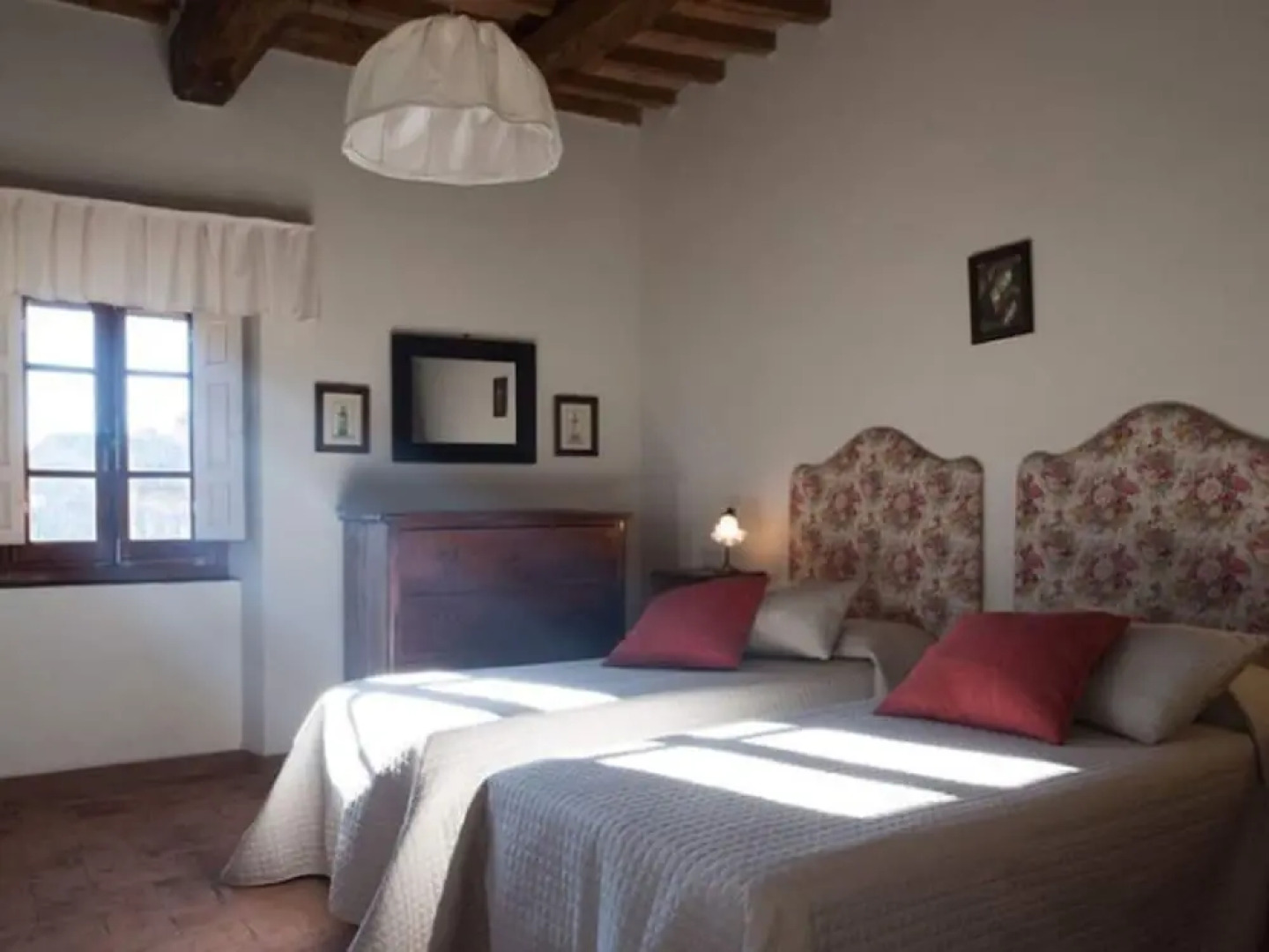 Apartment in Tuscany With Stunning Hilltop Views