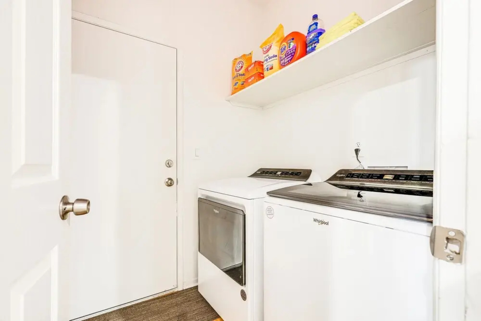 Spacious Los Banos Home w/ Patio - Dogs Welcome!