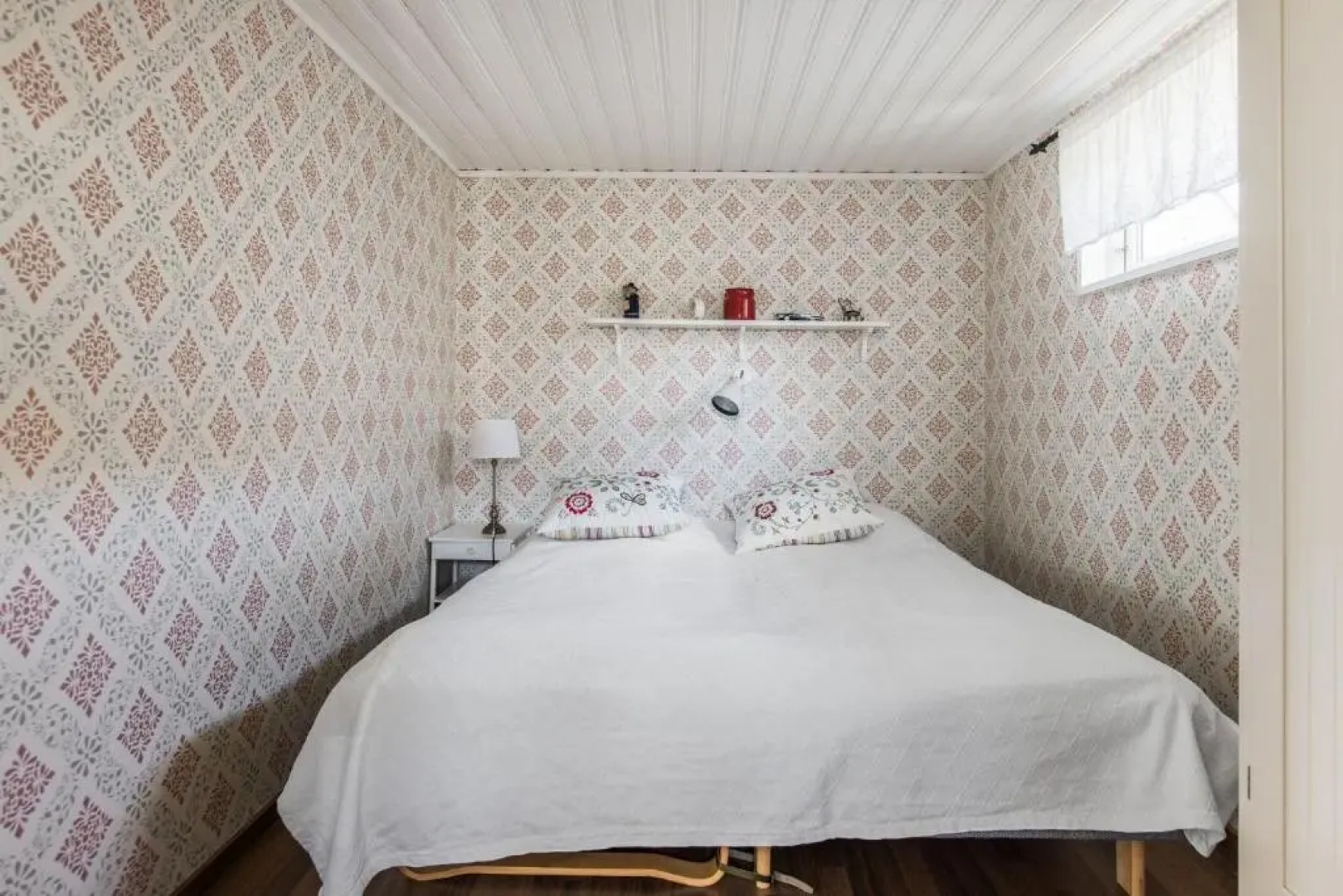 Lovely holiday home with a view of Lake Bolmen