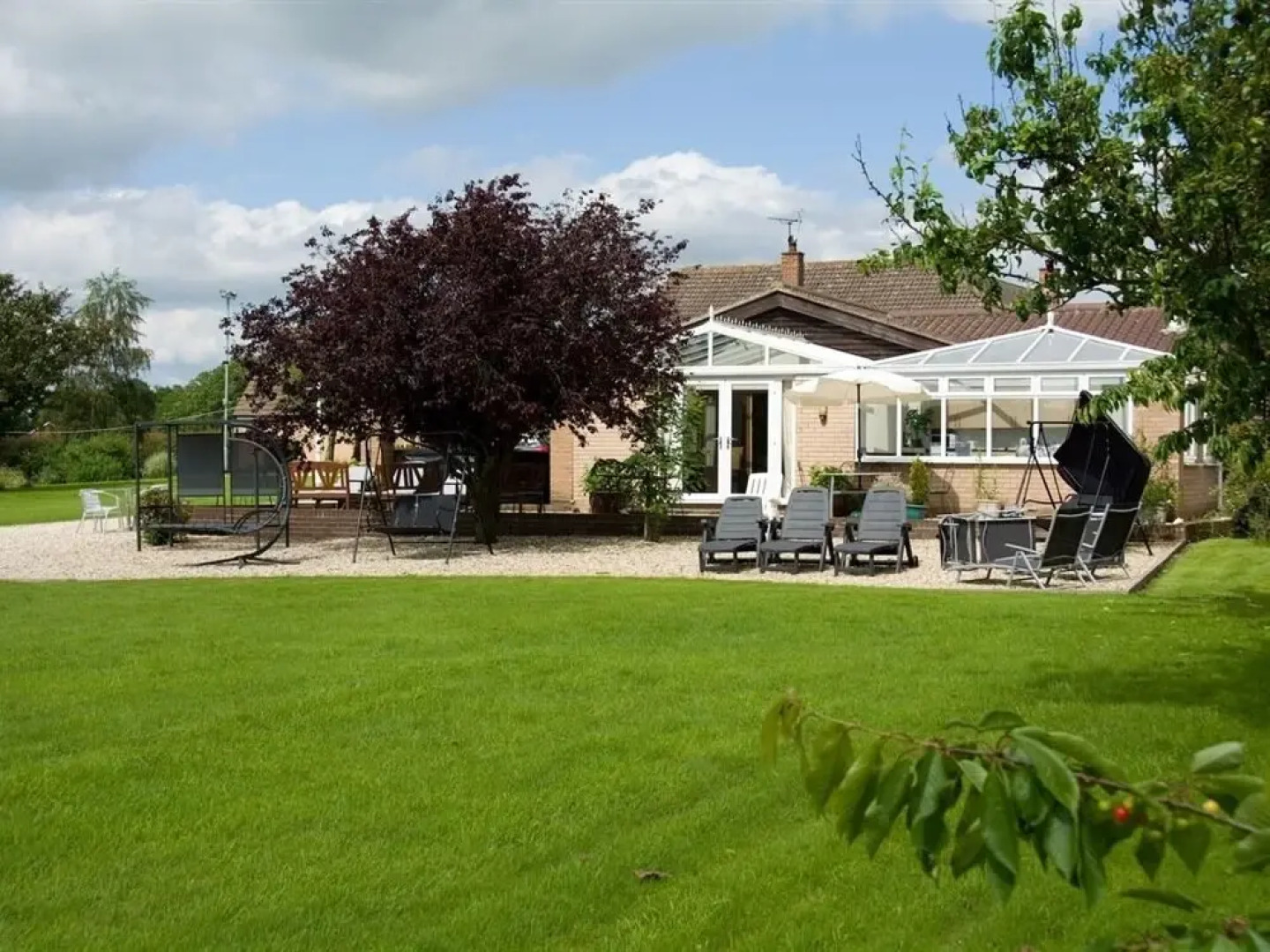 Treetops Cottages & Spa