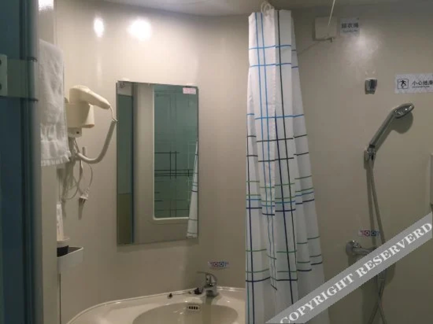 Yibai Hotel (Baihua Road store, west square, Baoding railway station)