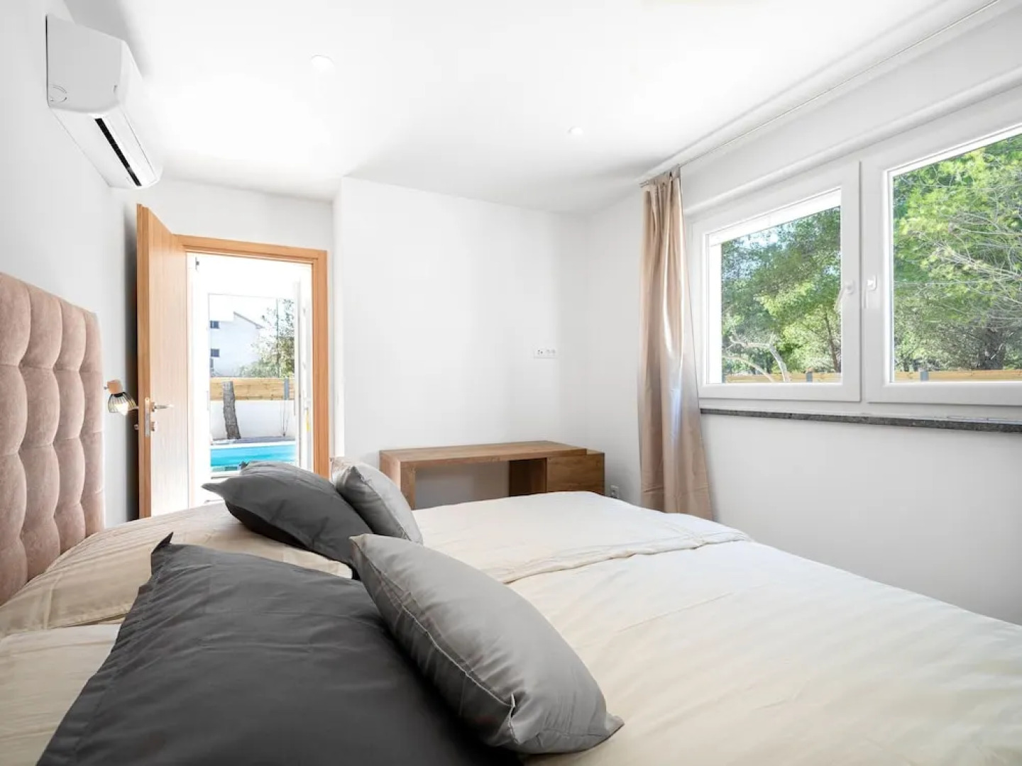 Grand Villa in Vodice With Private Swimming Pool