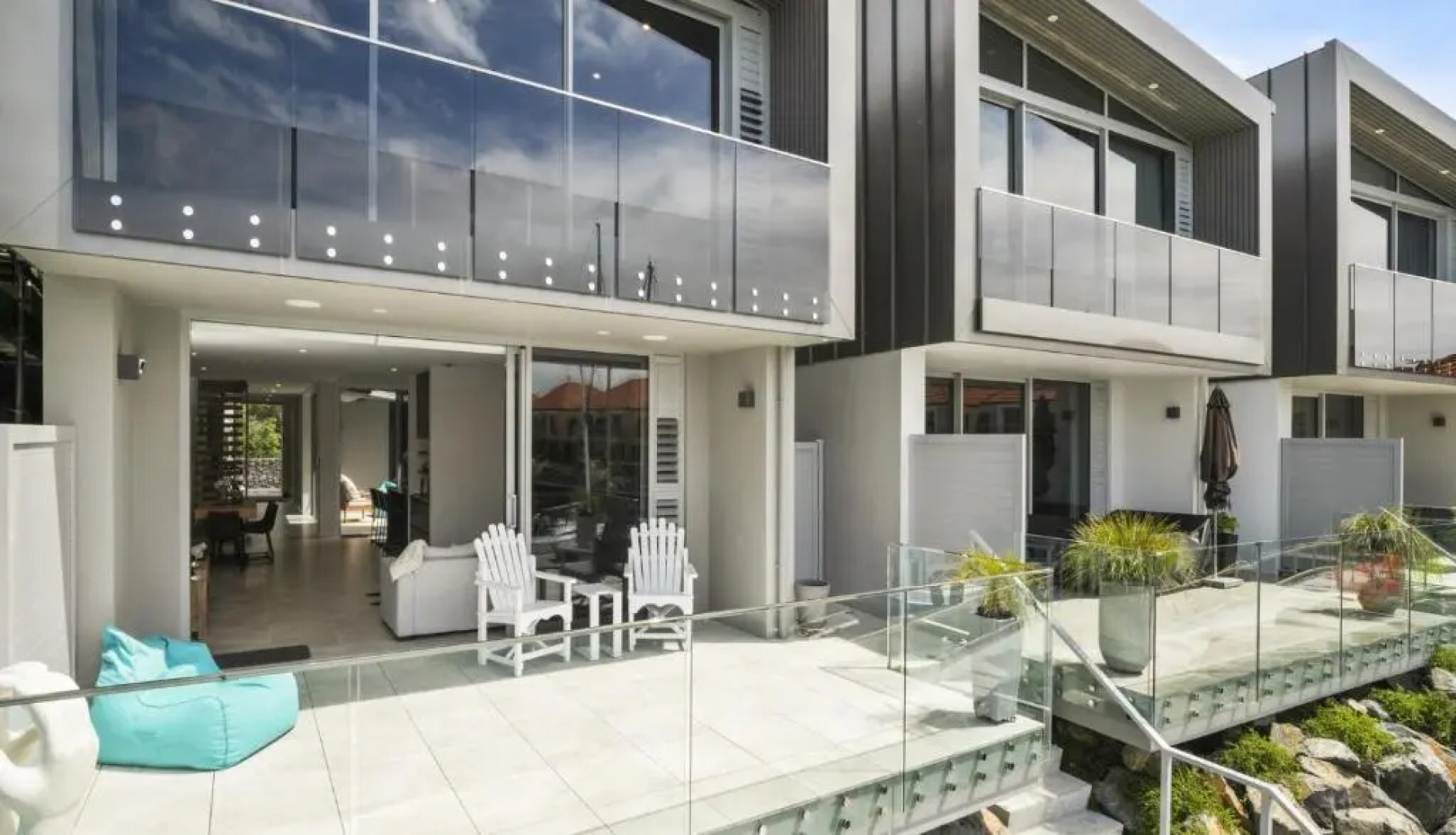 Tranquility Waters - Whangaparaoa Holiday Home