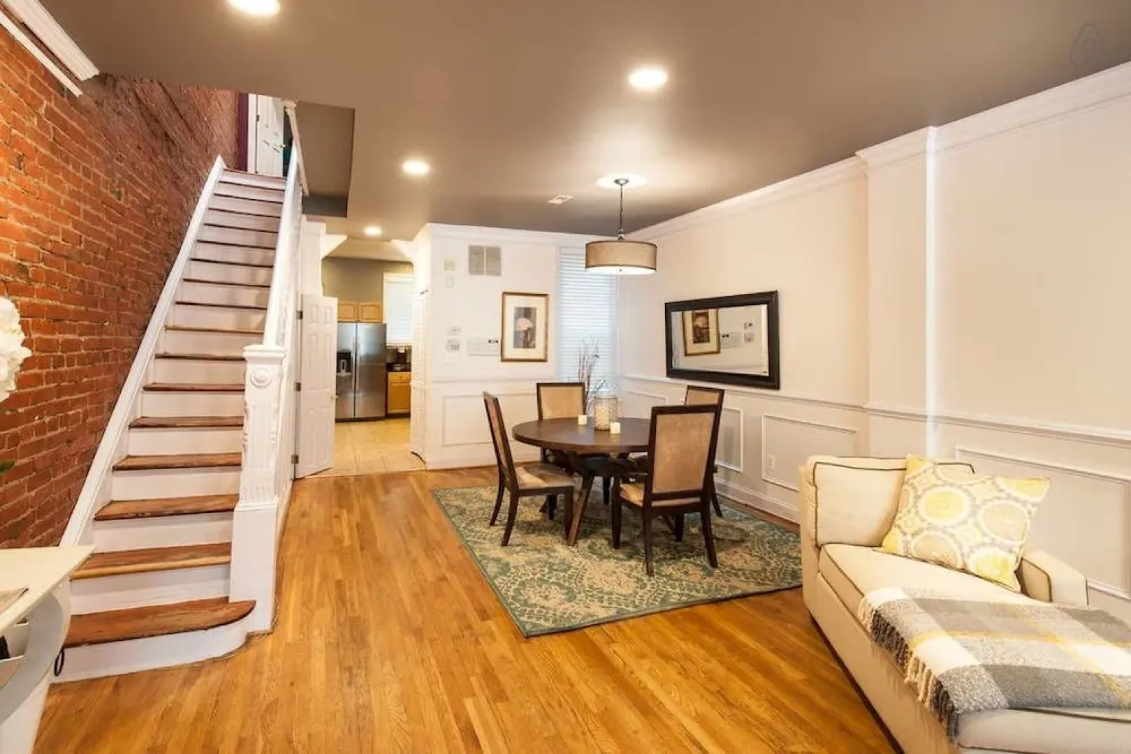 Modernized DC Rowhome in city-center
