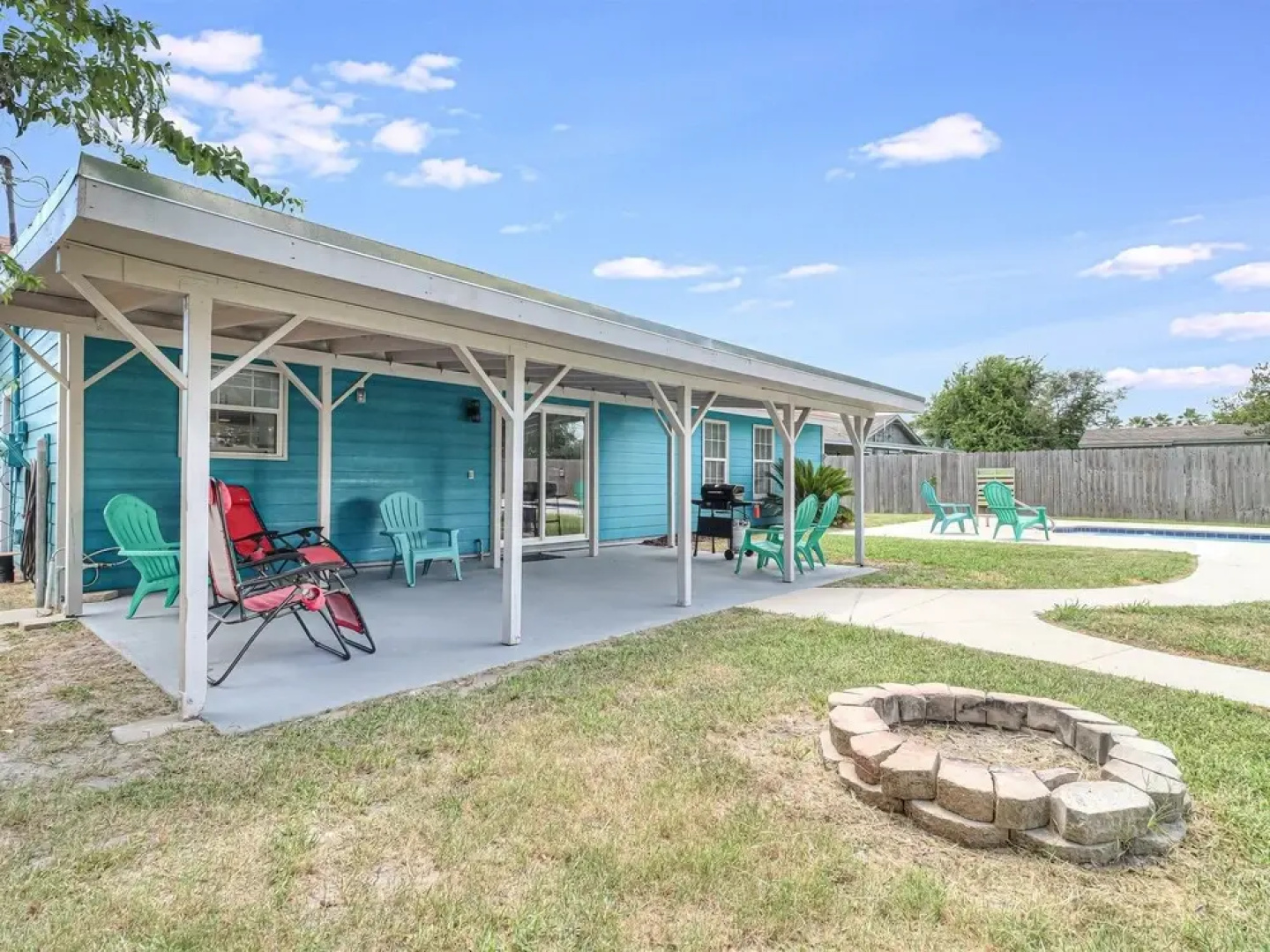 Just Beachy Ap164 4 Bedroom Home by RedAwning