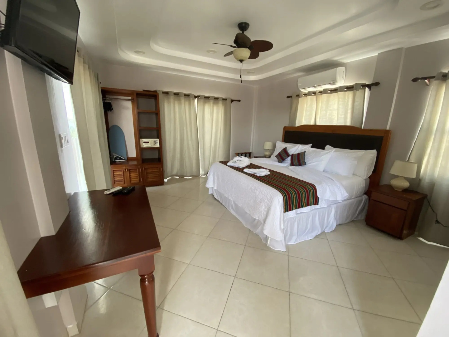 La Isla Resort