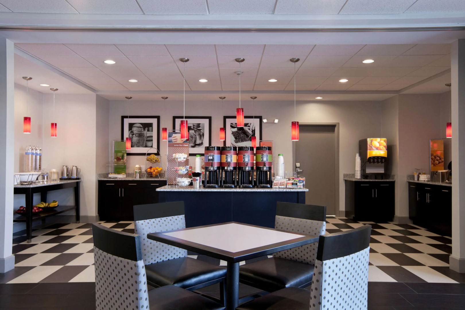 Hampton Inn & Suites Roanoke Airport