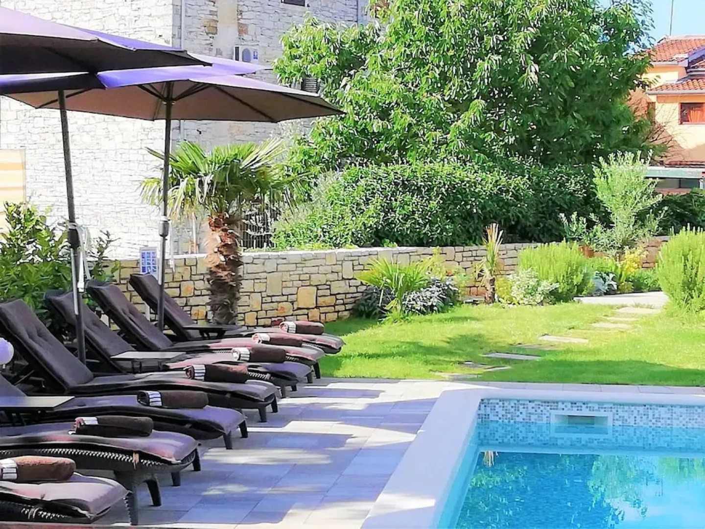 Apartment With one Bedroom in Bale, With Shared Pool, Furnished Terrace and Wifi - Near the Beach