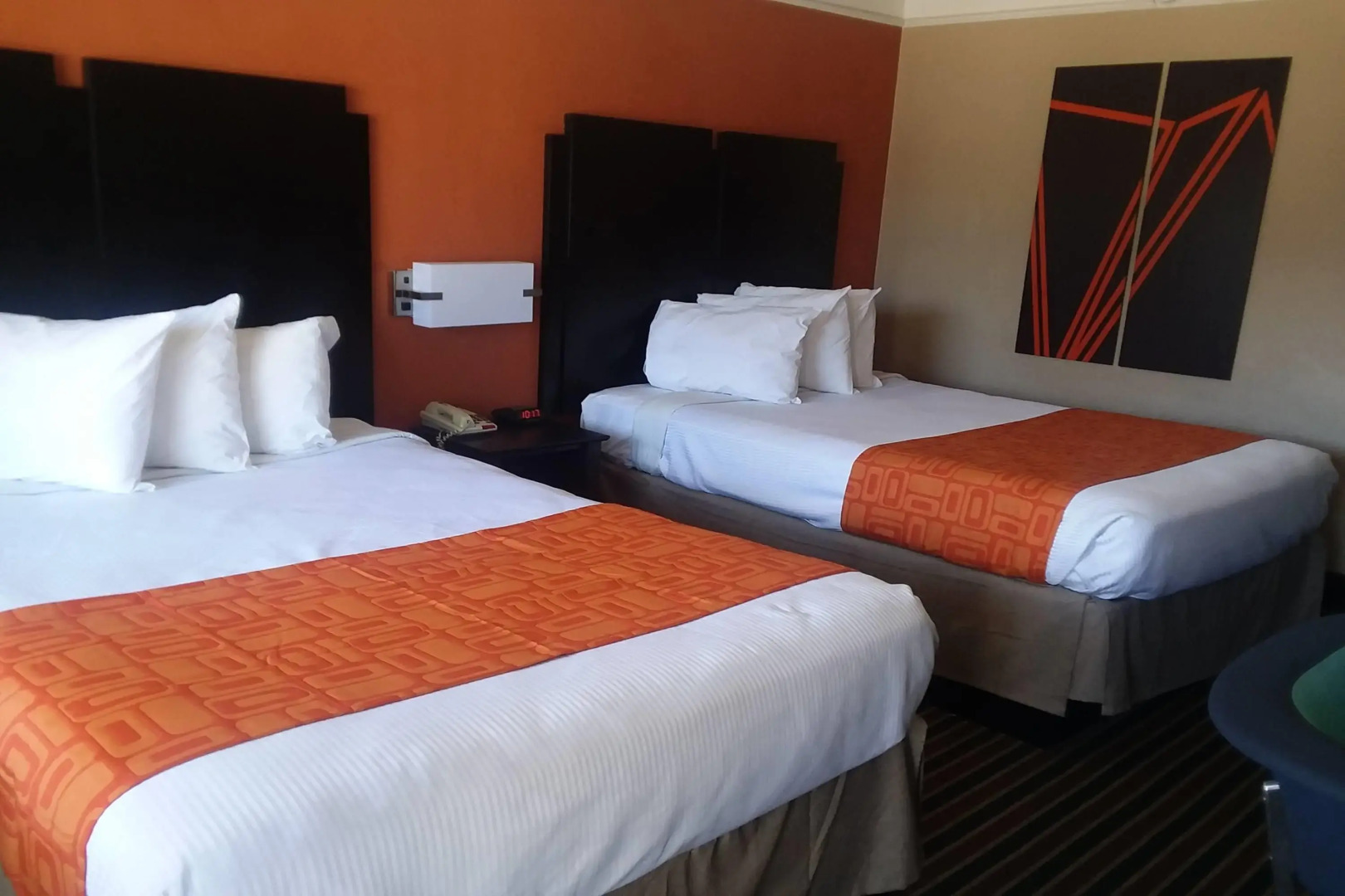 Howard Johnson by Wyndham Historic Lake Charles