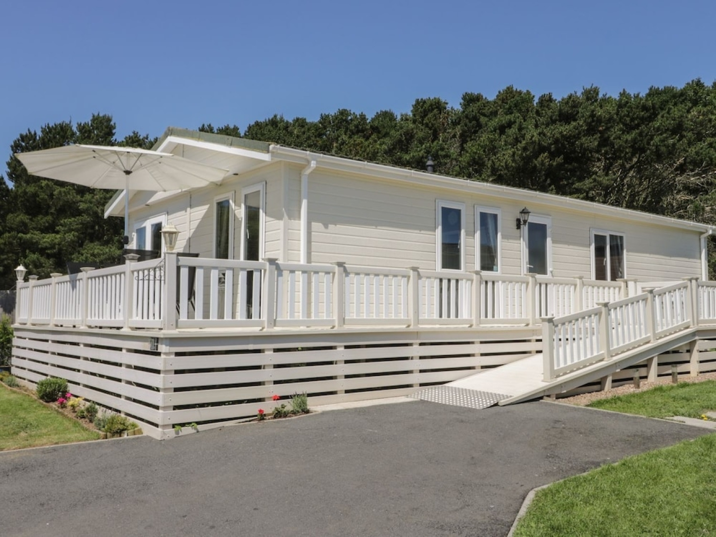 Impeccable 3-Bed Lodge At Cayton Bay Holiday Park