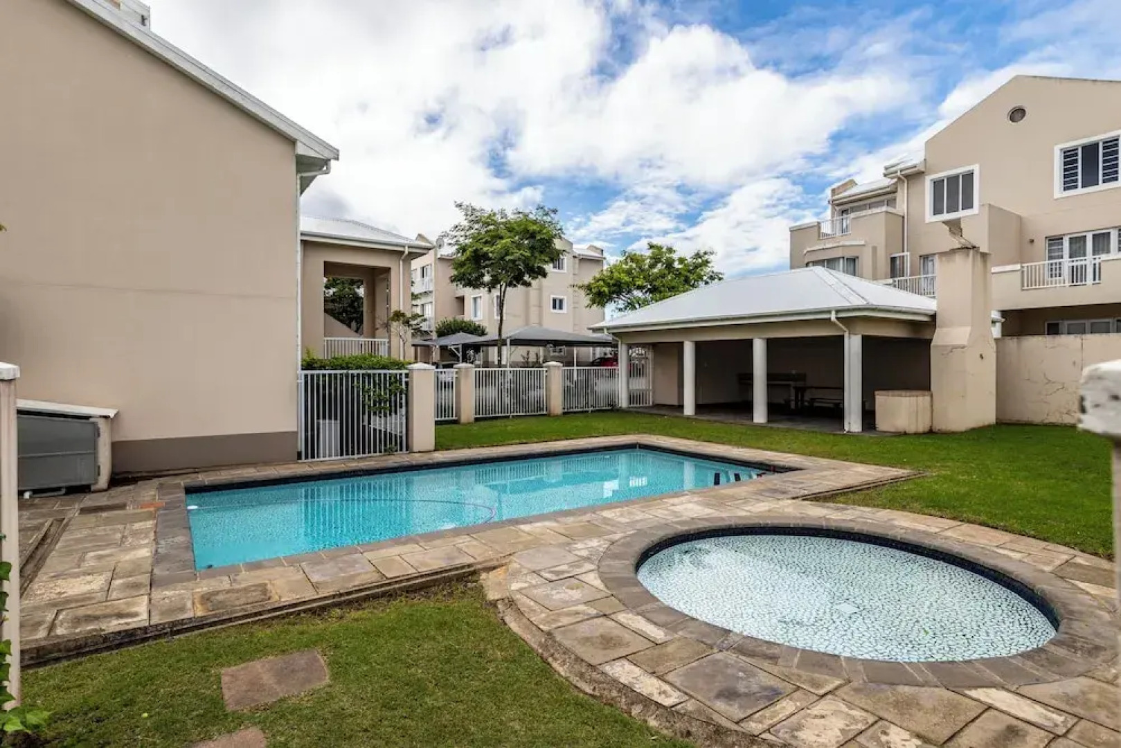 Modern Executive Unit