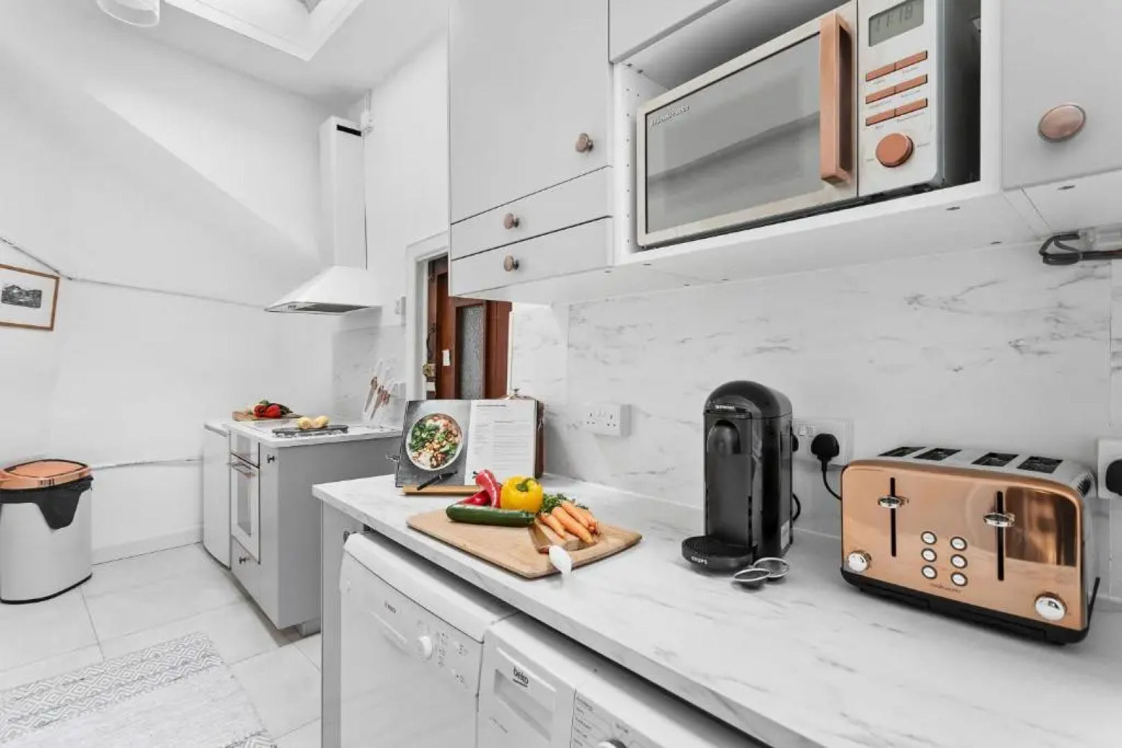 Fourways - Stylish 3-storey Townhouse With Gardens